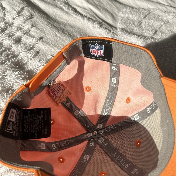 NFL Classic creamsicle Tampabay Buccaneers New Era hat with modern lines - Picture 7 of 7